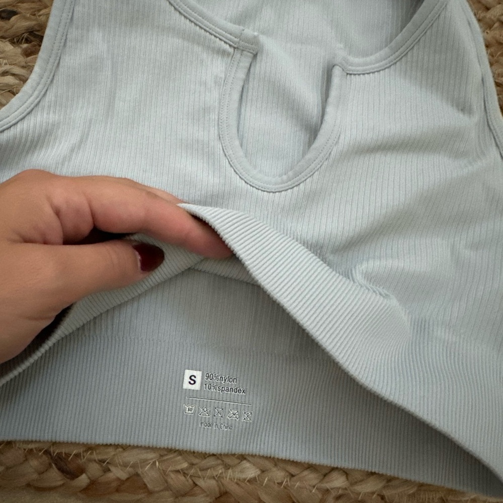 SEAMLESS RIBBED ATHLETIC TANK - Picture 4 of 7